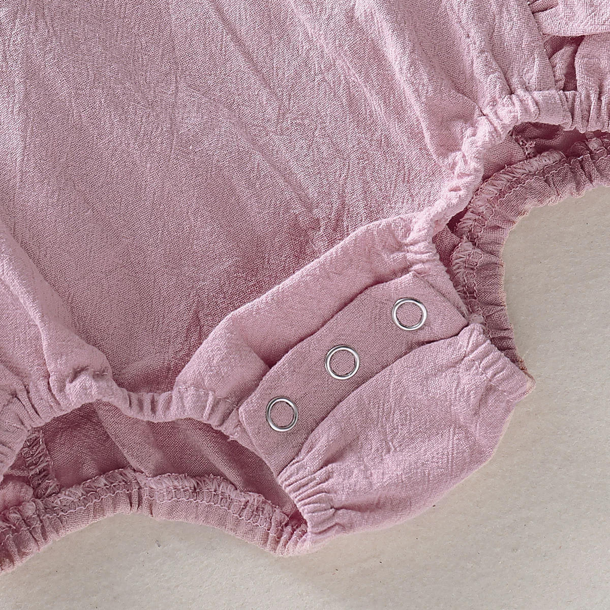 Комбинезон для маленьких девочек с перекрестными лямками на спине регулируемыми