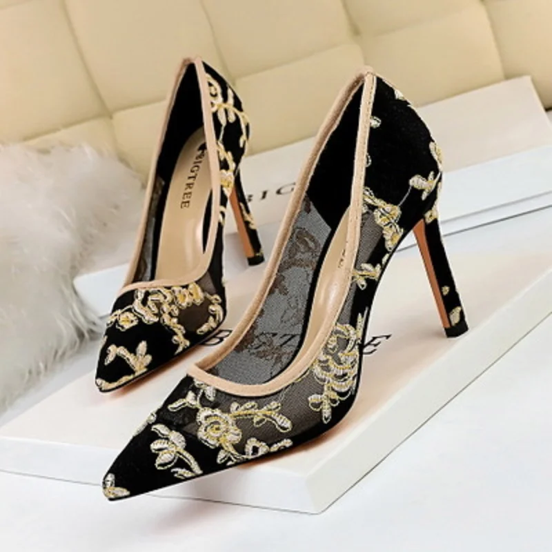 

Spring and autumn new ladies fashion high-heeled shoes mesh mesh lace stiletto shallow set foot baotou pointed ladies single sho