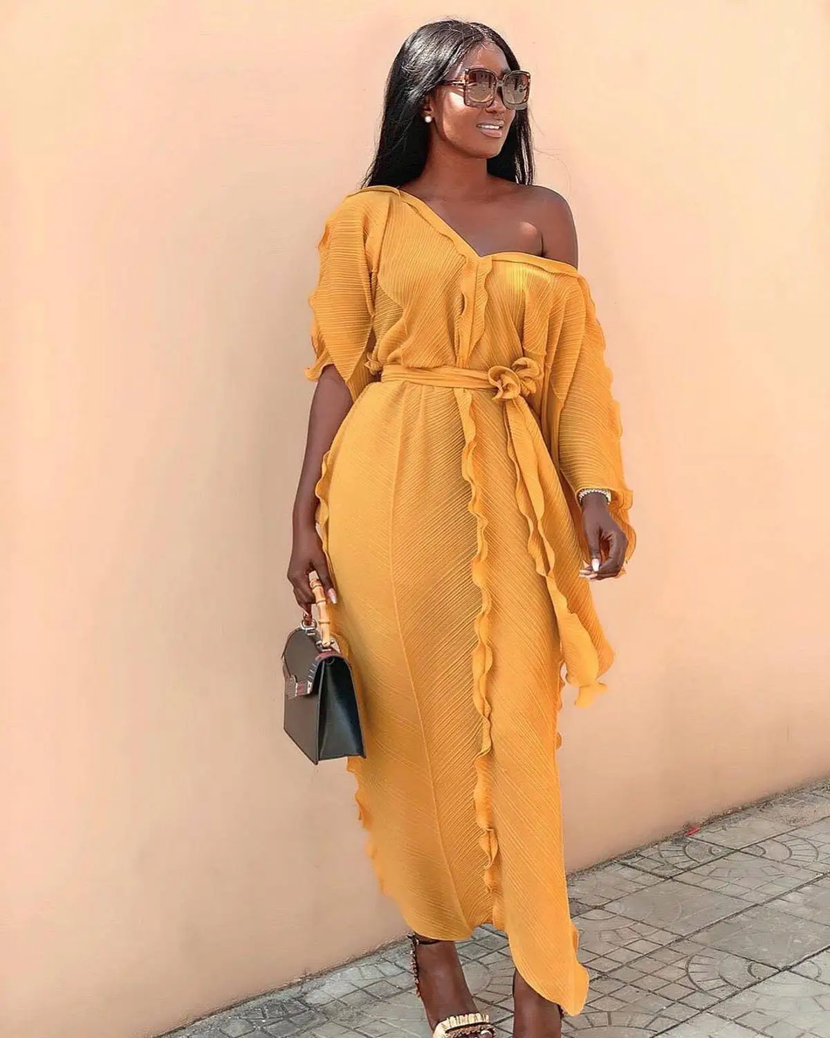 Женское платье с оборками v образным вырезом длинным рукавом и высокой талией