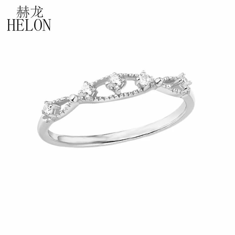 Женское кольцо из белого золота с муассанитом и бриллиантом