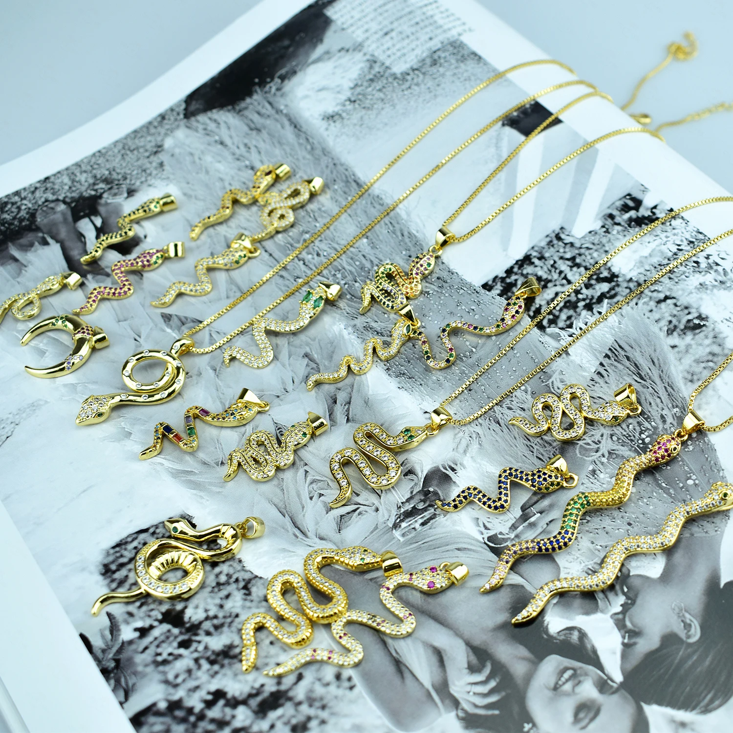 Новинка 2020 трендовые ожерелья с подвеской в виде змеи Золотая цепочка белый