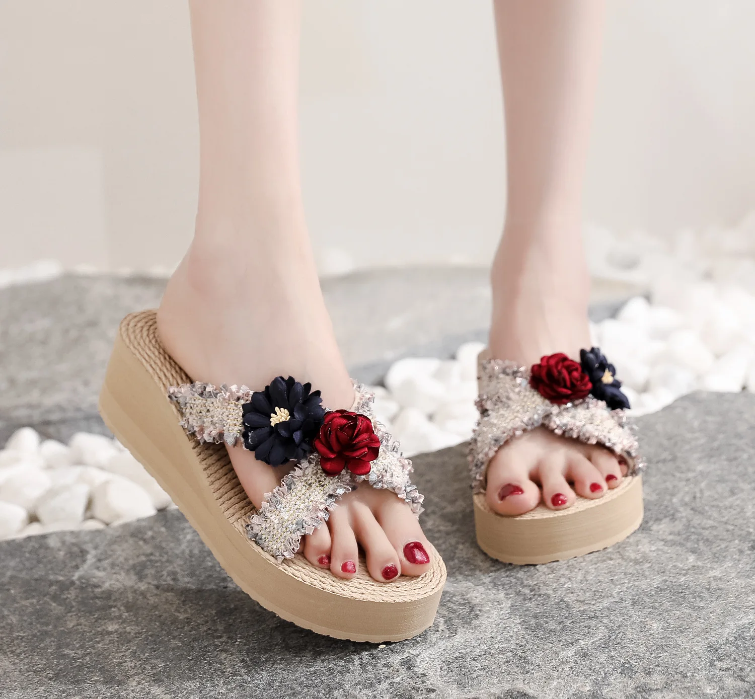 

Low Shoes Flower Slippers Flat Summer Clogs Woman Rubber Flip Flops Pantofle On A Wedge Beach Hawaiian 2021 Fabric Hoof Heels PU