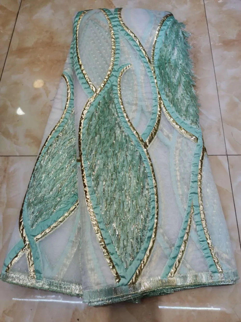 Оптовая продажа французская кружевная ткань с бахромой и перьями