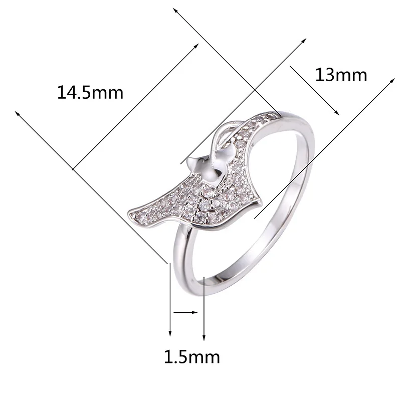 Женское кольцо с микро инкрустацией белым кубическим цирконием Кленовым листом