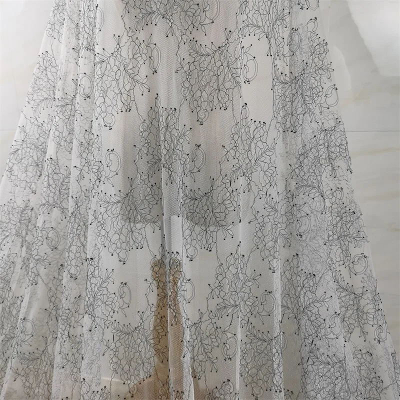 Off White с черными ресницами кружевная ткань из французского Шантильи свадебные