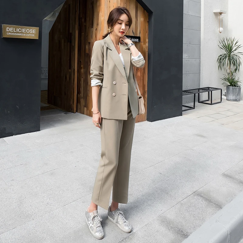 Женский двубортный блейзер с отложным воротником и длинными брюками | Женская