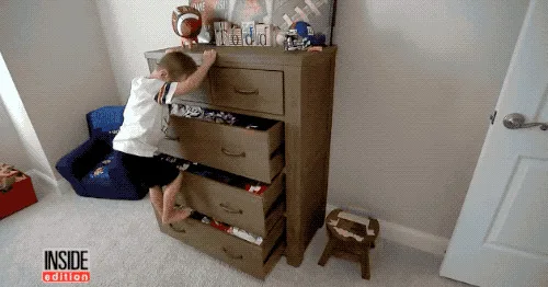 Многофункциональный инструмент для защиты детей предотвращающий падение и