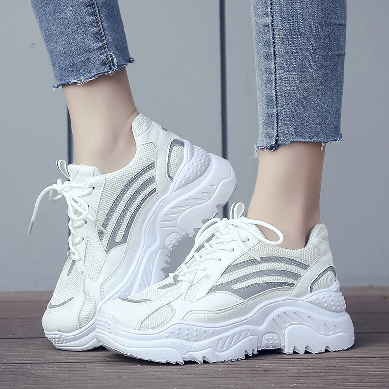 Женские белые кроссовки на платформе модные массивной подошве дизайнерские