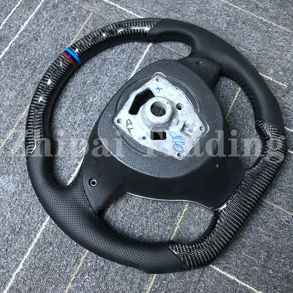 

Steering wheel with black stitching For BMW Carbon fiber perforated leather F10 F18 2013-2017 5 6 7 series 3-color return mark