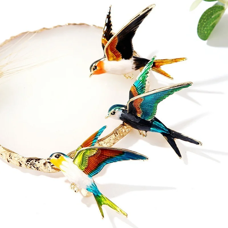 

2021 New 1PC 3Colors Fashion Enamel Flying Swallow Brooch Pins For Women Animal Bird Broche Jewelry Christmas Gift