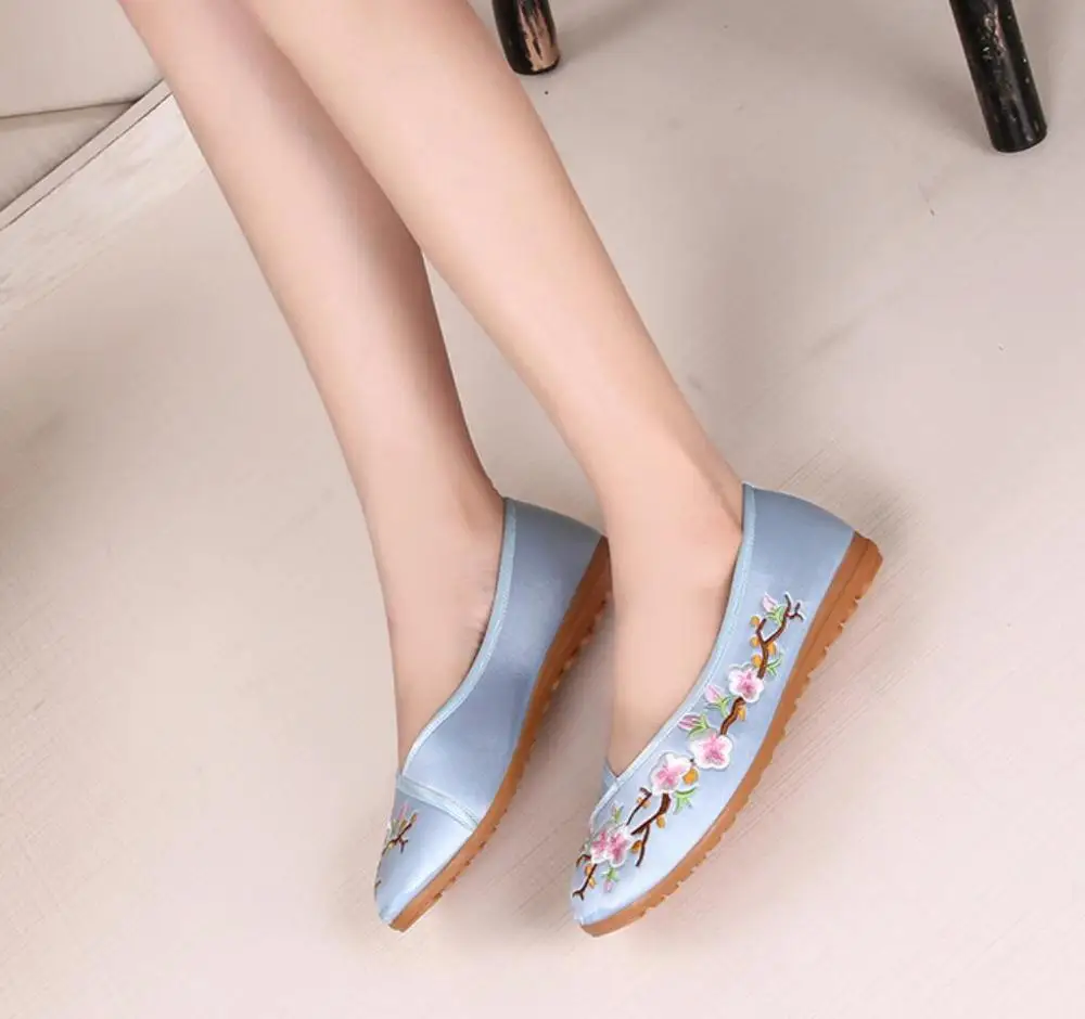 Женские балетки с вышивкой туфли на плоской подошве без застежки мягкая подошва