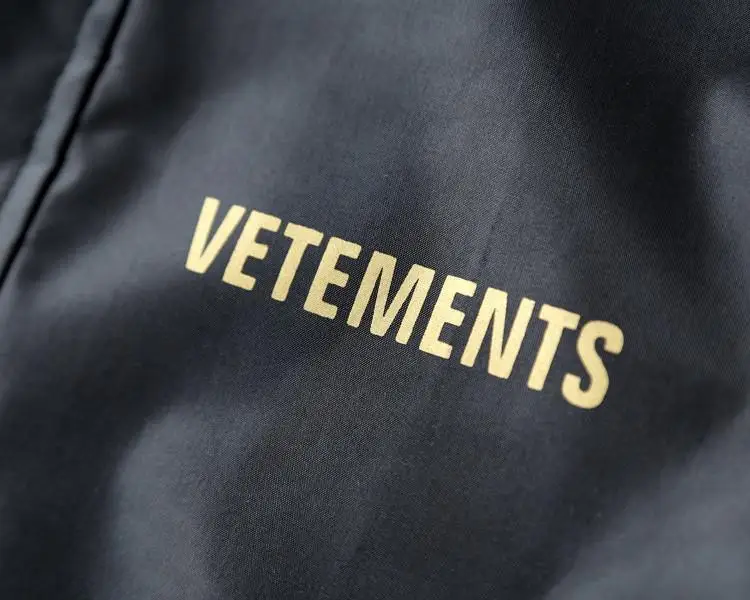 

Vetements DHL Jackets Men Women Onesize Raincoat Outerwear Coats Waterproof Windbreaker Fashion Casual Vetements Jacket