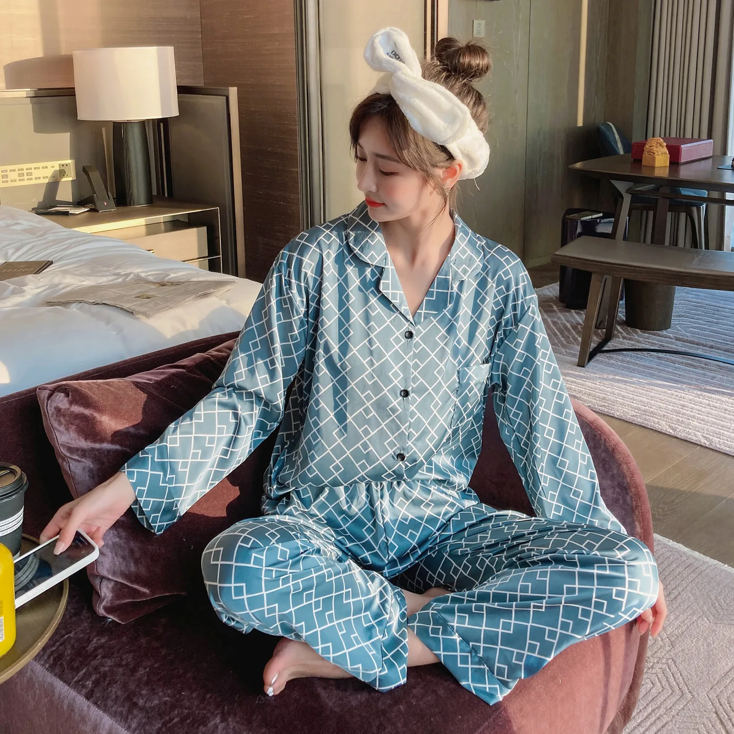 Snow and ice silk Pajama Set Women Sleepwear Spring Nighty Sexy Sleepwear Lapel Imitated Silk Fabric Plus Size Loose Version