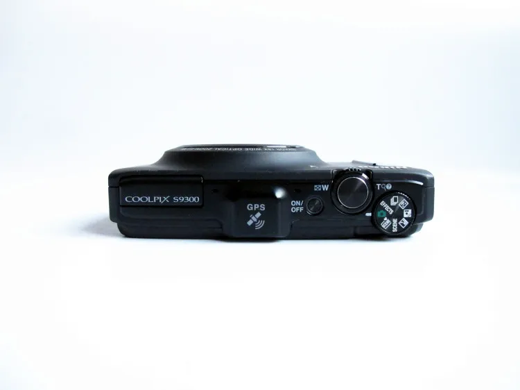 Цифровая камера Nikon Coolpix S9300 16 0 MP cmos сенсор 18x Zoom NIKKOR ED стеклянный объектив с