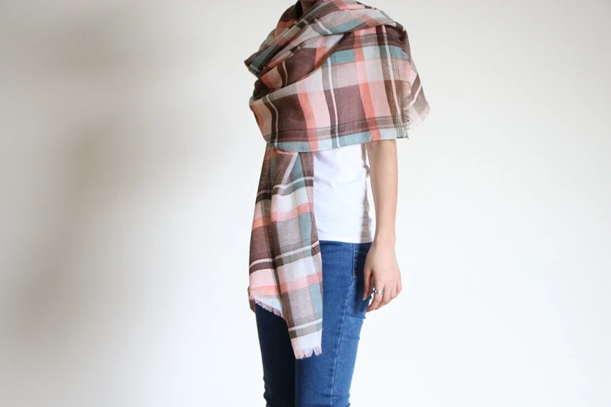 

Cotton Women's long scarf Color matching lattice pattern fashion Thin section Keep the office warm Big shawl