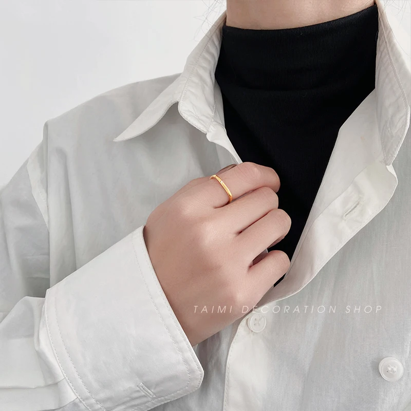 

Маленький квадратный простой модный Индивидуальный простой браслет указательный квадратный кольцо для женщин высококачественное чувстве...