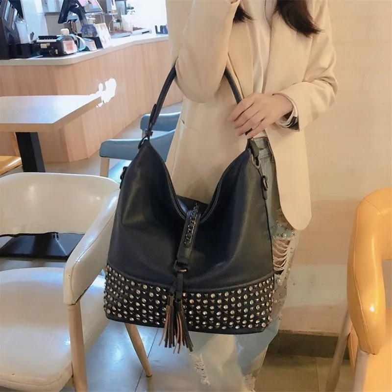 

High Quality Womens Armpit Design Shoulder Bag PU Leather Soft Handle Zippers Diamonds Fashion Crossbody Bags Vintage Handbag