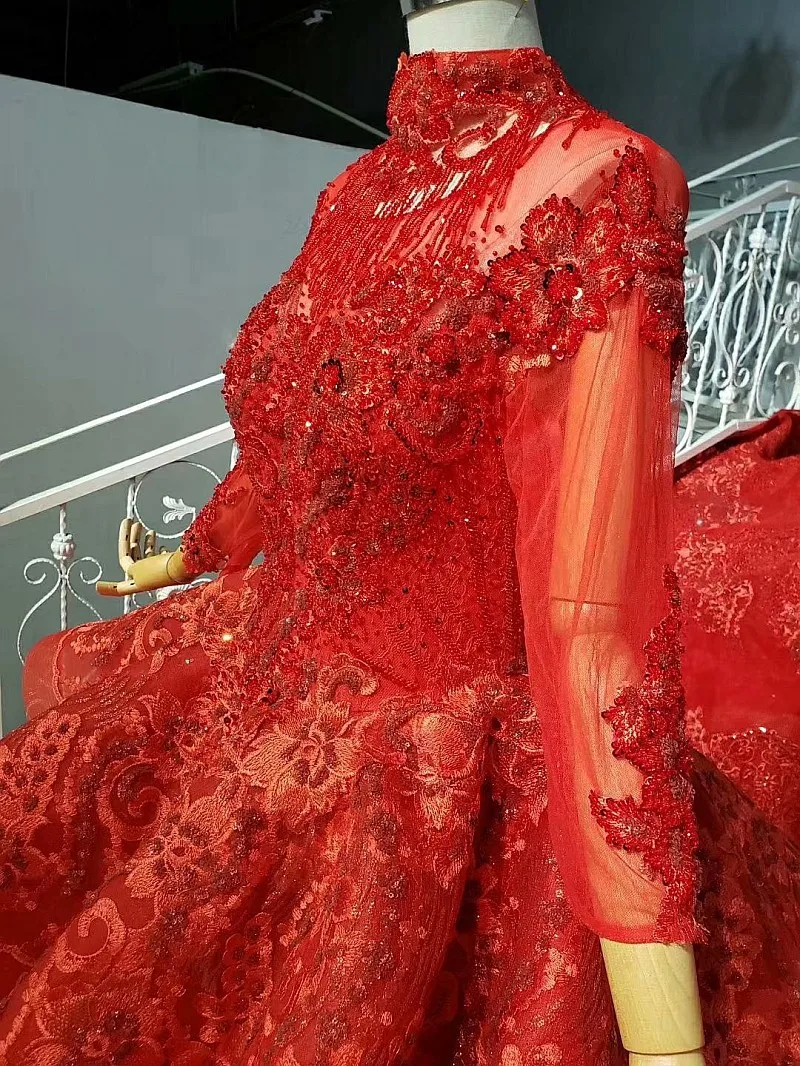 Красное роскошное свадебное платье с длинным рукавом и высоким воротом