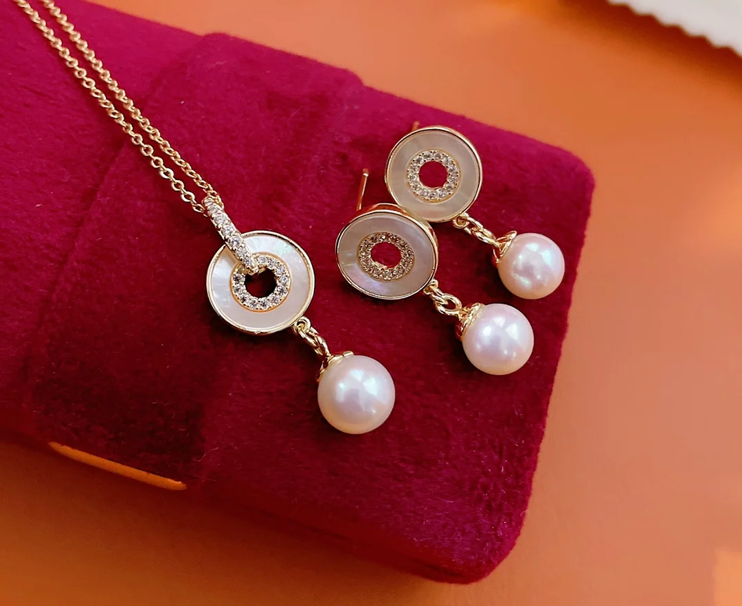 

Комплект из колье и серёг, с жемчужинами, 7-8 мм