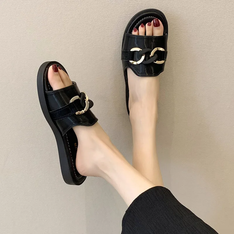 

Low Shoes Woman 2021 Female Slippers Rivet Luxury Slides New Designer Beach Flat Fashion Basic Metal Decoration PU Female Shoes