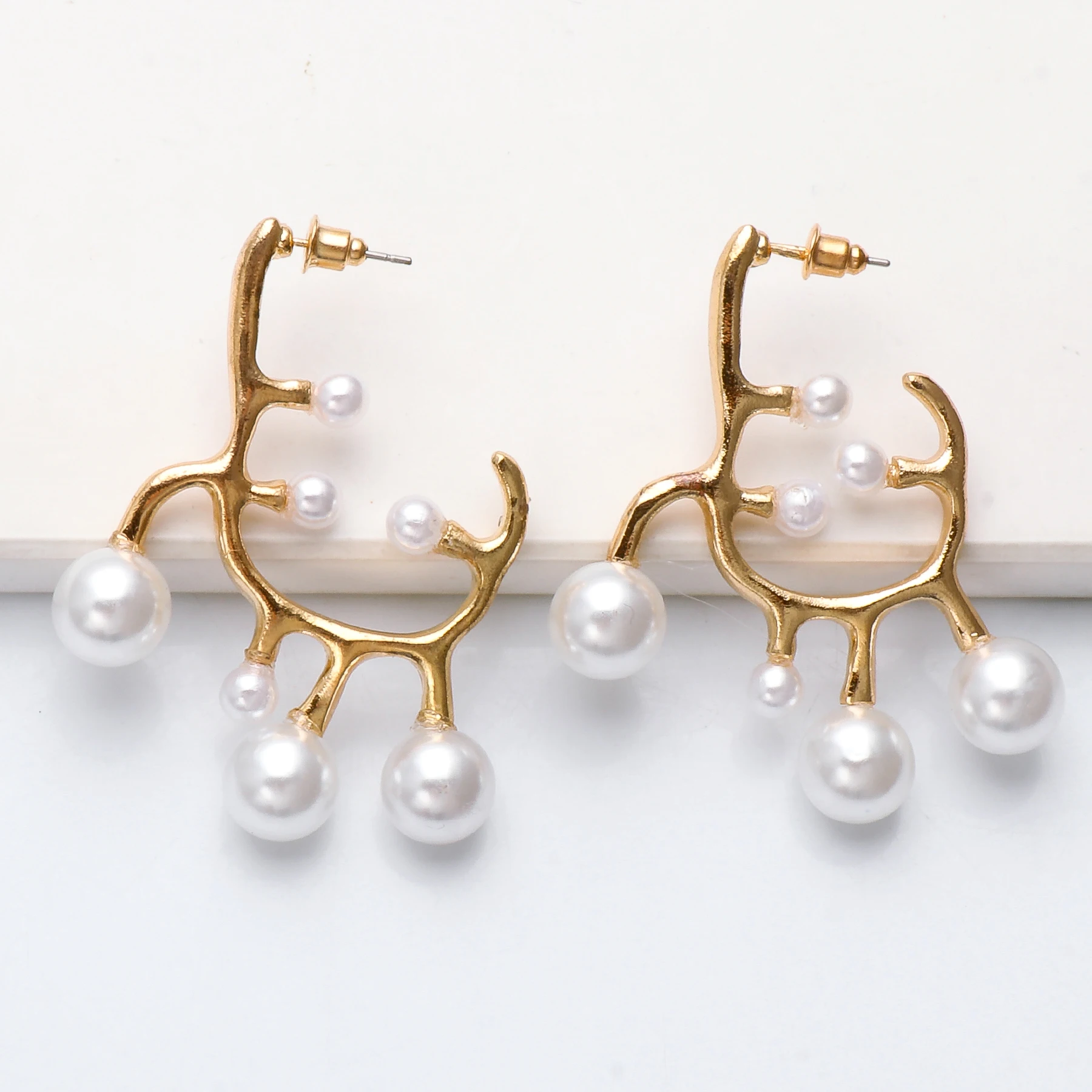 

Wholesale Punk Goth Earrings Big Pearl Alloy Hanging Drop Emo Statement Earrings Women Fashion Jewelry Geometric Pendientes