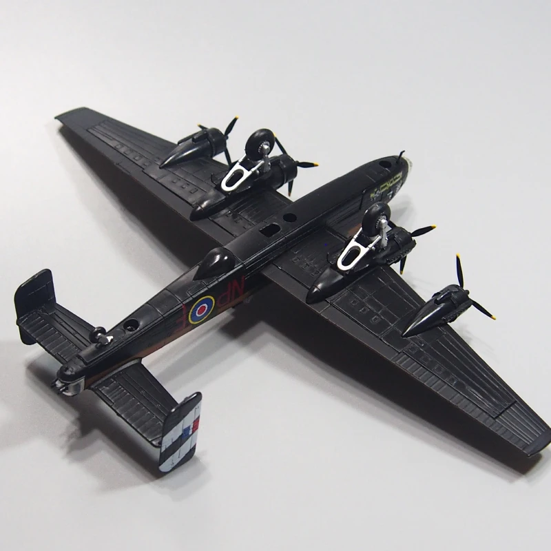 Модель литая самолета 1/44 Halifax модель британского военного времен Второй мировой