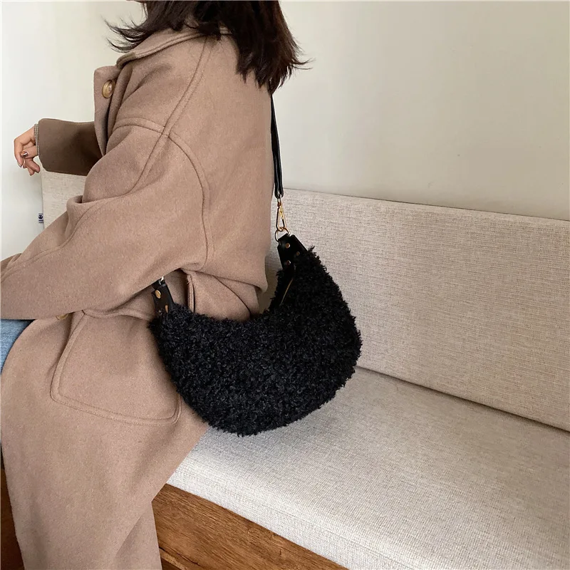 

Fashionable one shoulder Plush dumpling bag Q4