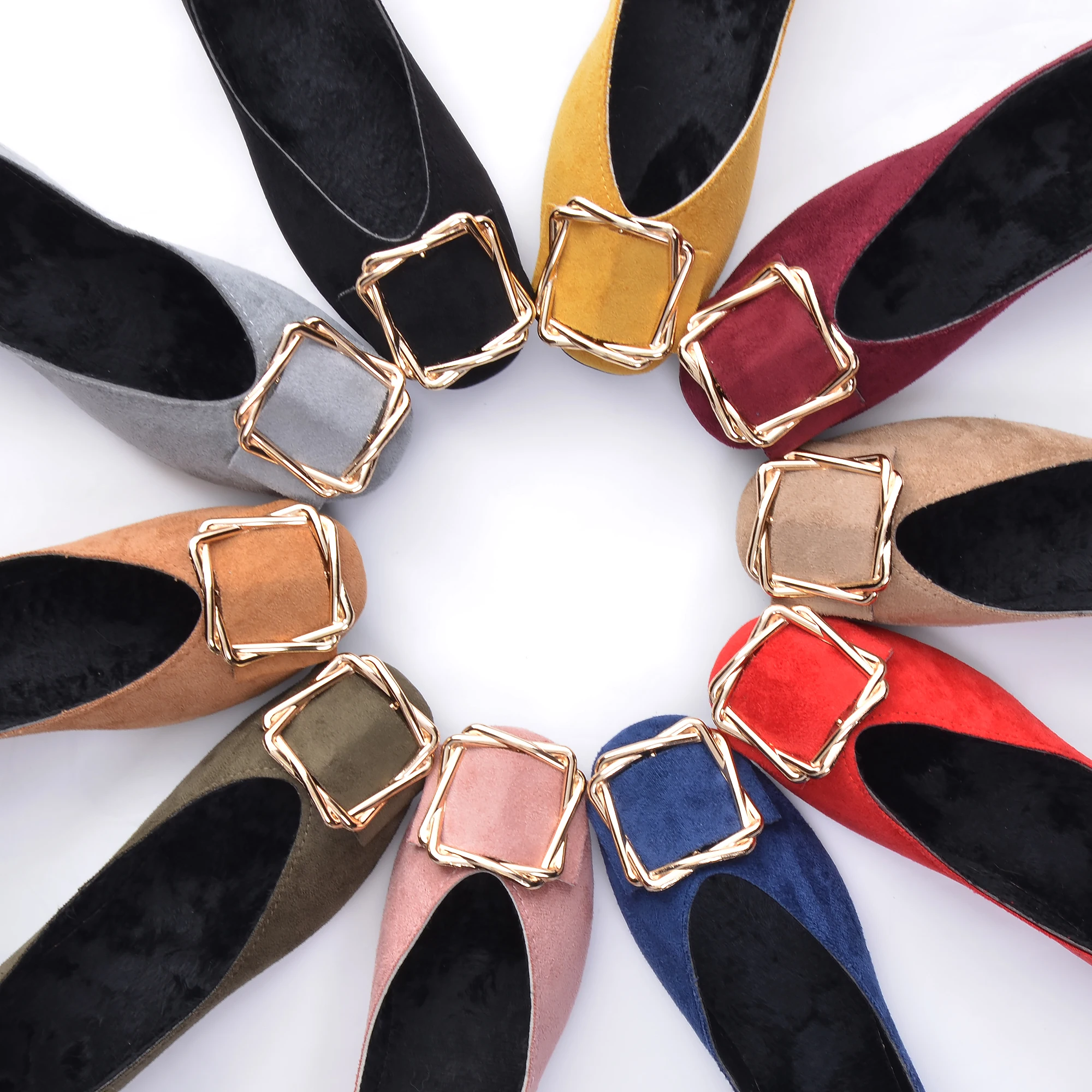 Женские балетки на плоской подошве с металлическим украшением Сезон осень