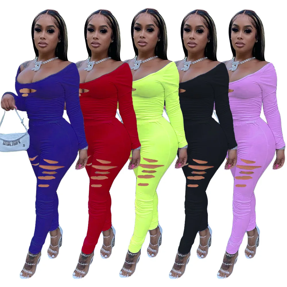 Костюм спортивный женский из двух предметов с открытыми плечами и длинным