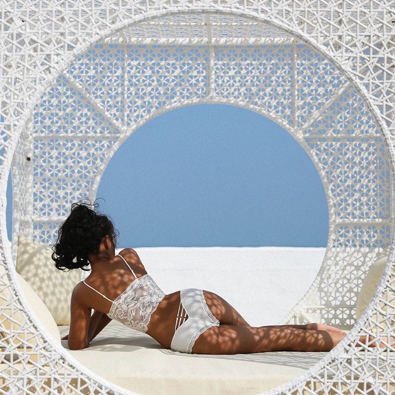 Трусы женские SP &amp CITY из вискозы однотонные бесшовные с кружевной каймой |