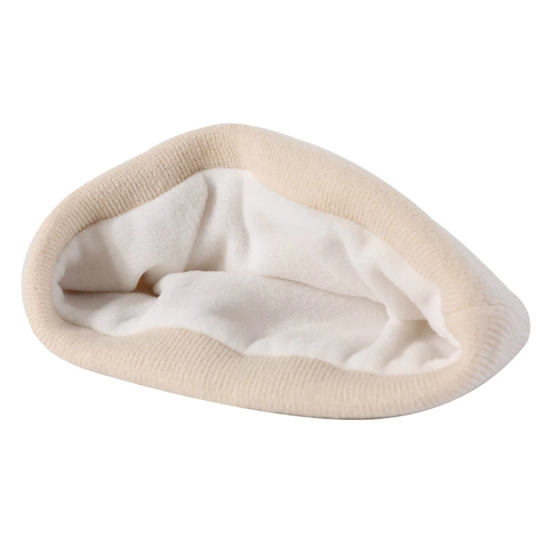 Зимняя шапка bean шерстяная с вышивкой теплая бархатная унисекс вязаная резьбой