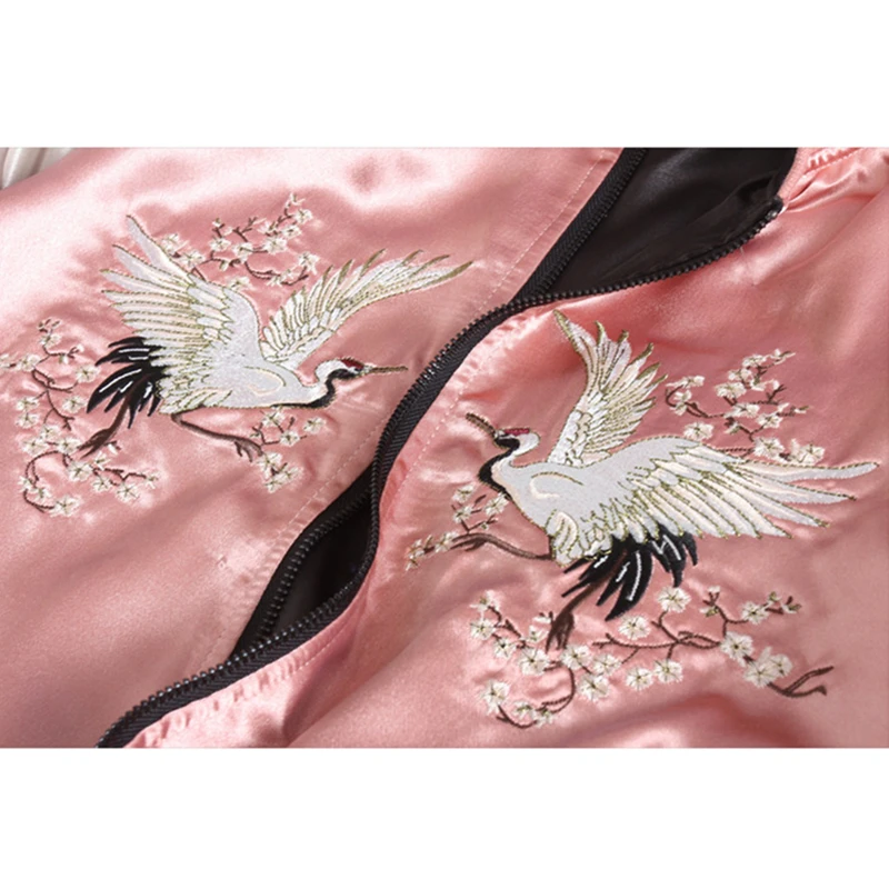 Куртка бомбер женская с вышивкой атласная бейсбольная верхняя одежда