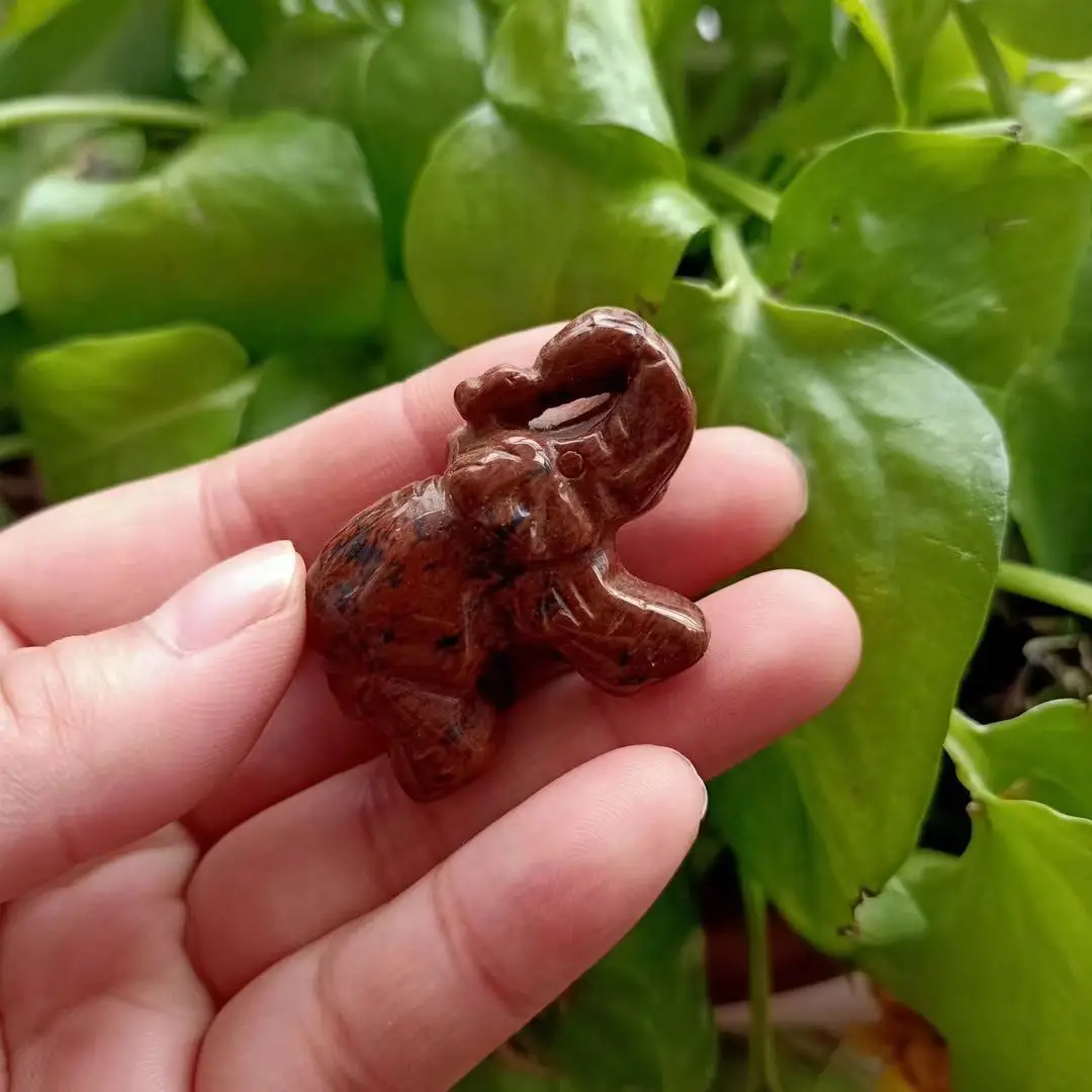 

MOKAGY искусственной естественной резьбы Животные красное золото обсидиановый Кристалл Слон подарки 1,5 дюймов 1 шт.