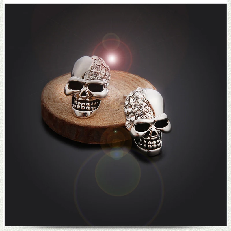 

Vintage Smooth Skull Earring For Men Personality Fully Drill Earrings Halloween Jewelry Fashion Punk Black Smile Piercin Hot