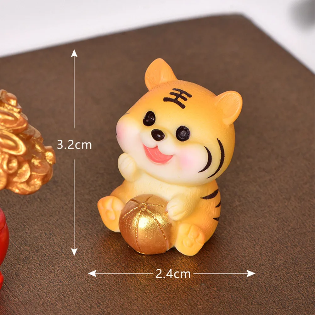 

2022 New Year Naughty Cute Tiger Micro Gift Girls Car Figurine Ornaments Resin Craft Little Miniature Home Office Decoration