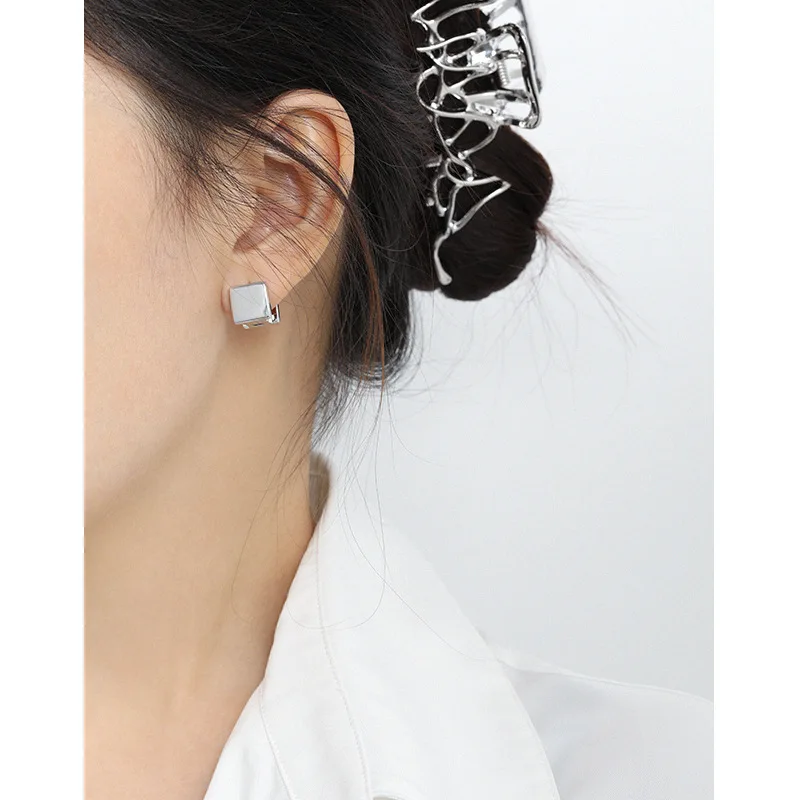 Серьги-кольца квадратные женские из серебра 925 пробы с позолотой 18 карат |