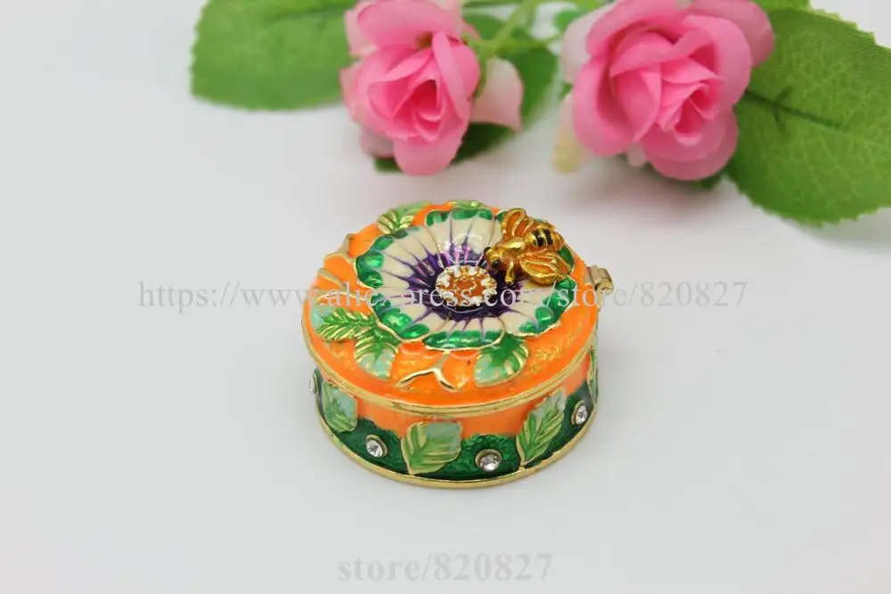 Round Shape Trinket Jewelry Box with Bee and  Leaf Collectible  Bee Trinket Box Holder Trinket Box