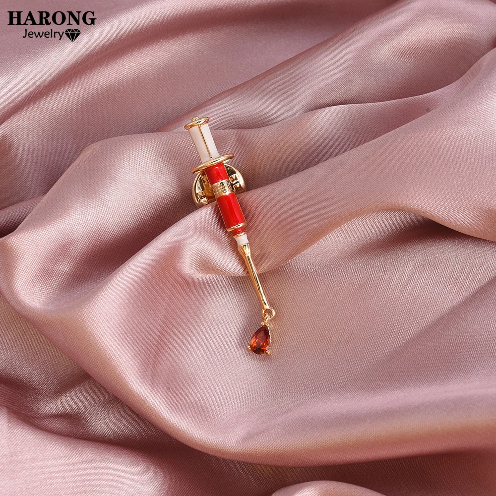 

Harong Enamel Medical Syringe Brooch Lapel Pins Inlaid Red Zircon Nurse Doctor Fine Jewelry Zinc Alloy Badge Women Gift