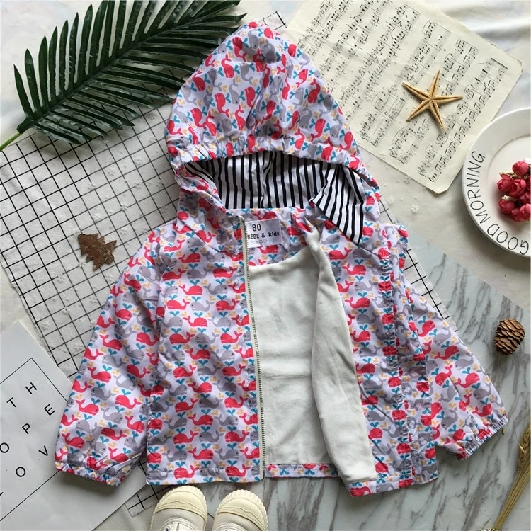 

Tonytaobaby осенне-зимнее пальто в новом стиле для маленьких девочек с цветами Кита и тонким бархатным штурмовым пальто с капюшоном