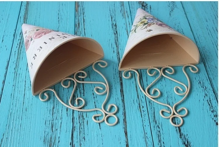 

1Pcs Plastic Wall Hanging Flower Vase Pot Wall Flower Basket Rural Garden Home Decoration Flower Basket Home Decor