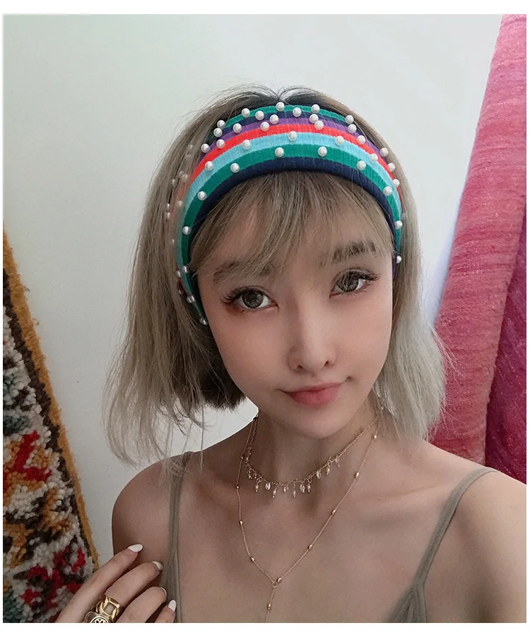 Женская повязка на голову с жемчужинами и радужными полосками |
