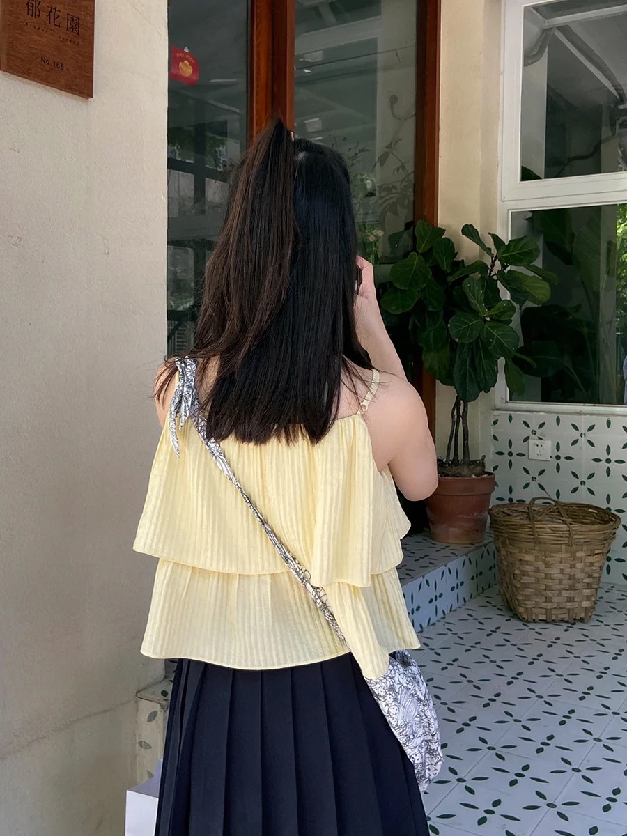 Женский летний топ без рукавов с текстурным бантом на бретелях | Женская одежда