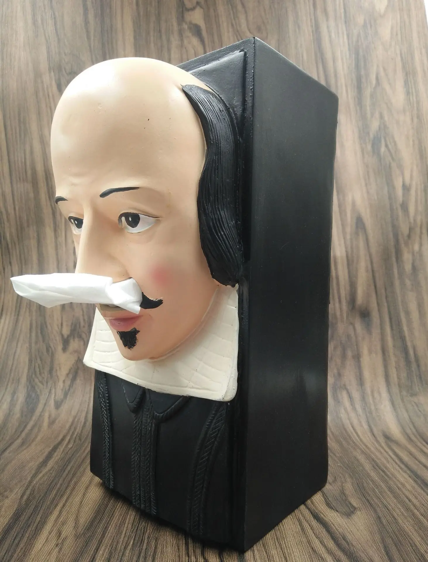 

Sale of Shakespeare's tissue box creative 3D drawing carton British portrait stone