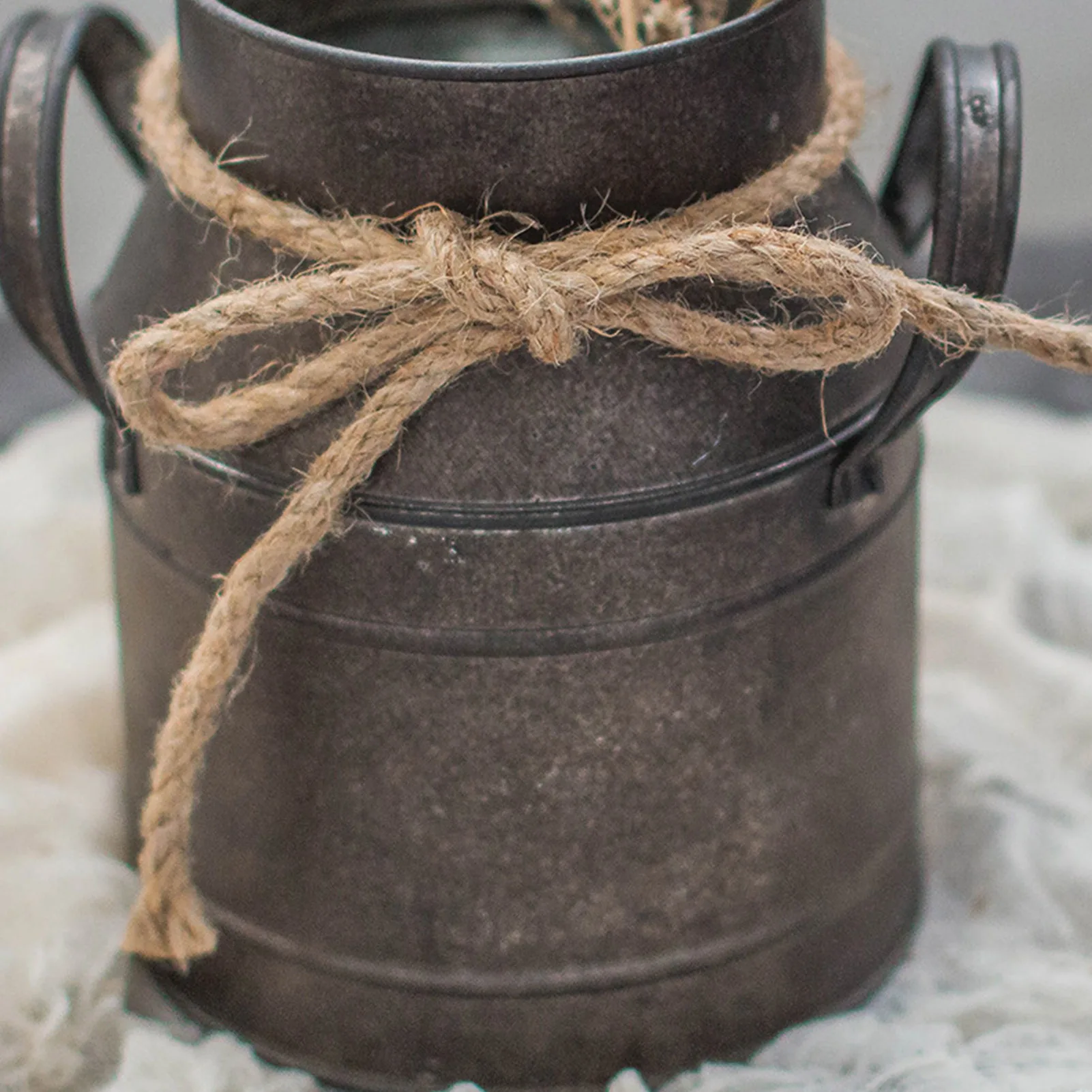 

Vintage Old Tin Bucket Flower Bucket Flower Pot Vase Decoration Ornaments Furnishings Props Garden European Milk Jug Bucket