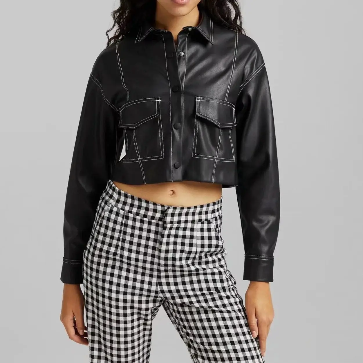 

Женская Осенняя Черная куртка из искусственной кожи с лацканами и карманами