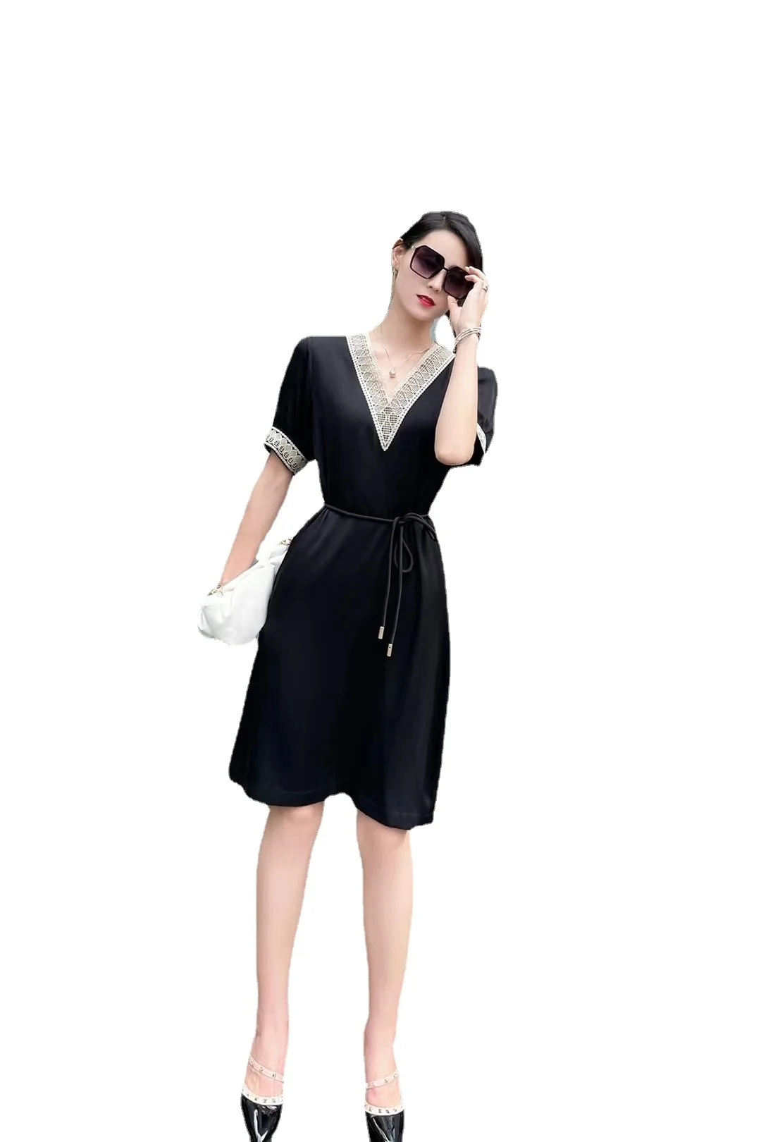 

2021 dress summer fashion temperament celebrity new V-neck heavy industry embroidery pure color silk double Joe