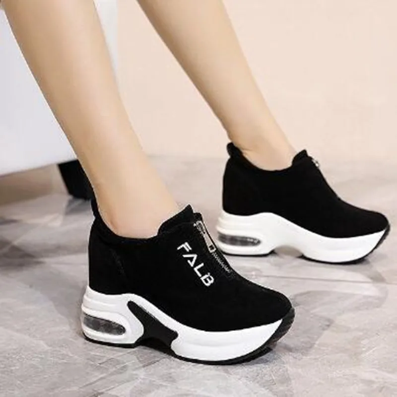 Zapatillas de deporte de plataforma para Mujer, zapatos informales de tacón con cuña, color negro, novedad de 2021