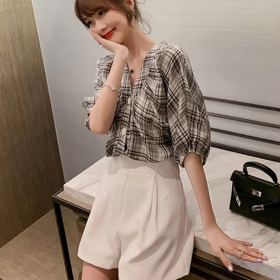 

Summer Women Korean Suits 2020 Fashion Bat Sleeve Check Shirt Wide Leg Shorts Female Suit 2 Pieces Sets