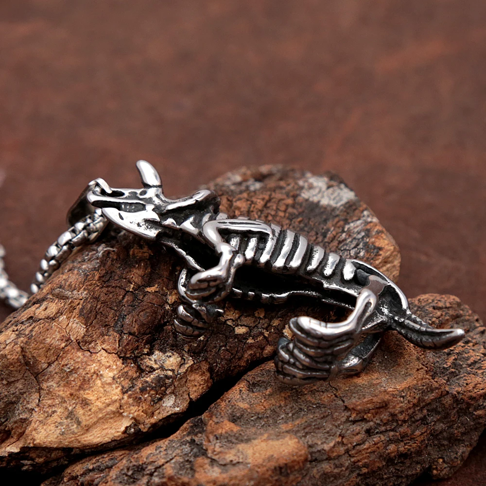 Ожерелье с подвеской в виде скелета из нержавеющей стали