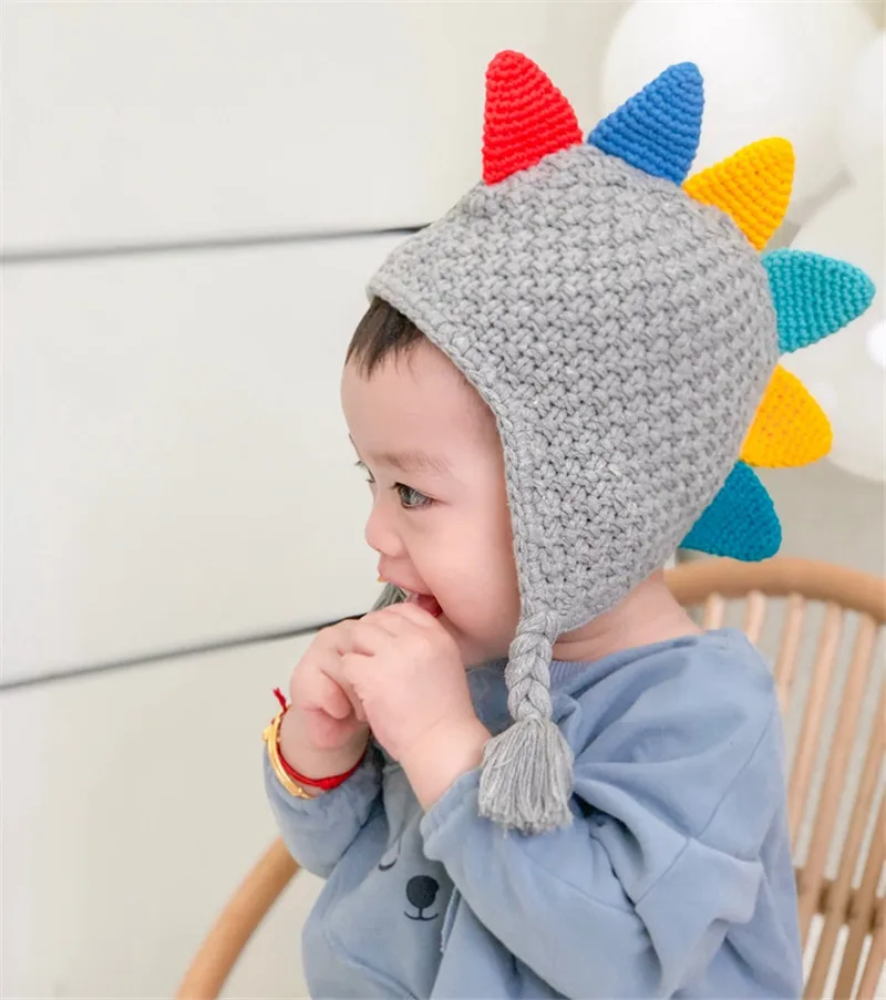 Cкручивание плетение волос Twist weaving динозавр зимняя детская шапка с наушниками теплая шапочка для вязаная крючком для девочек, для мальчиков детские шапки с Симпатичные рожки для детей От 0 до 8 лет